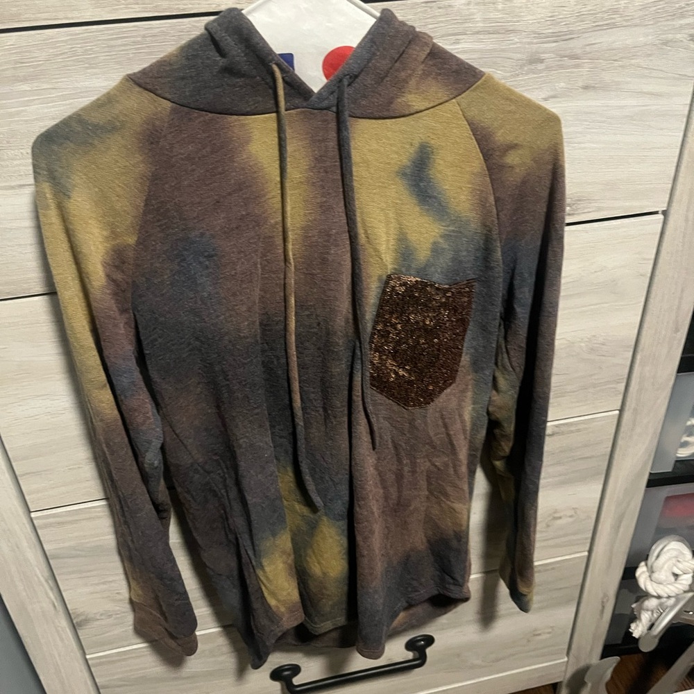 Long sleeve hoodie with party pocket